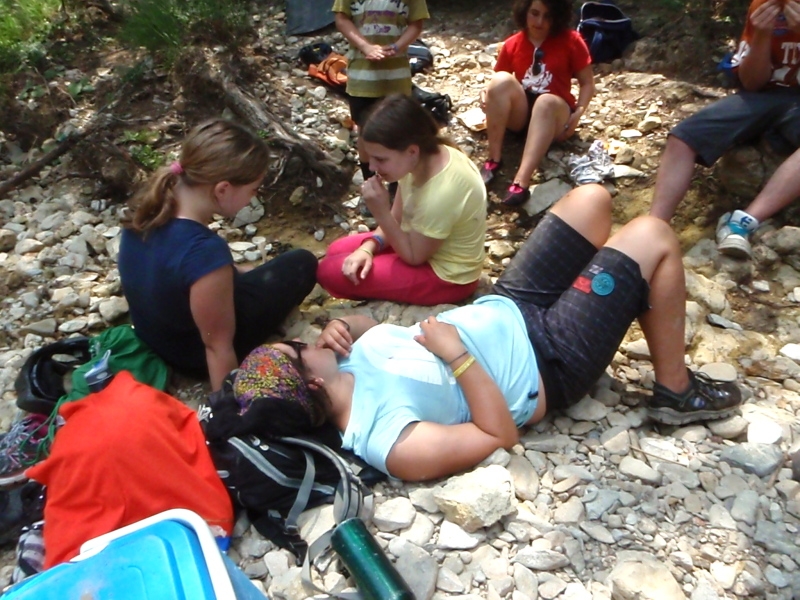 Village Camps International Summer Camp Ard&egrave;che, France 2019-07-26 https://www.villagecamps.com/journals_admin/images/17-8-Lunchtime rest.jpg